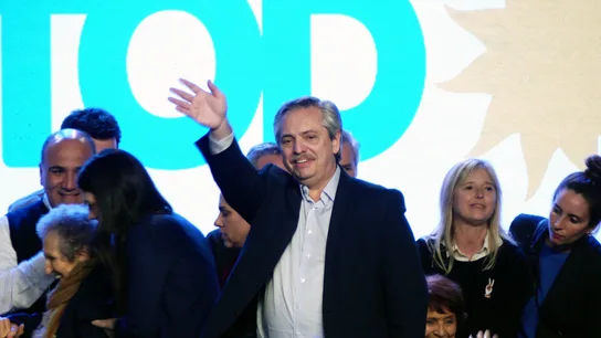 Alberto Fernández celebra el triunfo en las primarias de Argentina Alberto Fernández celebra el triunfo en las primarias de Argentina