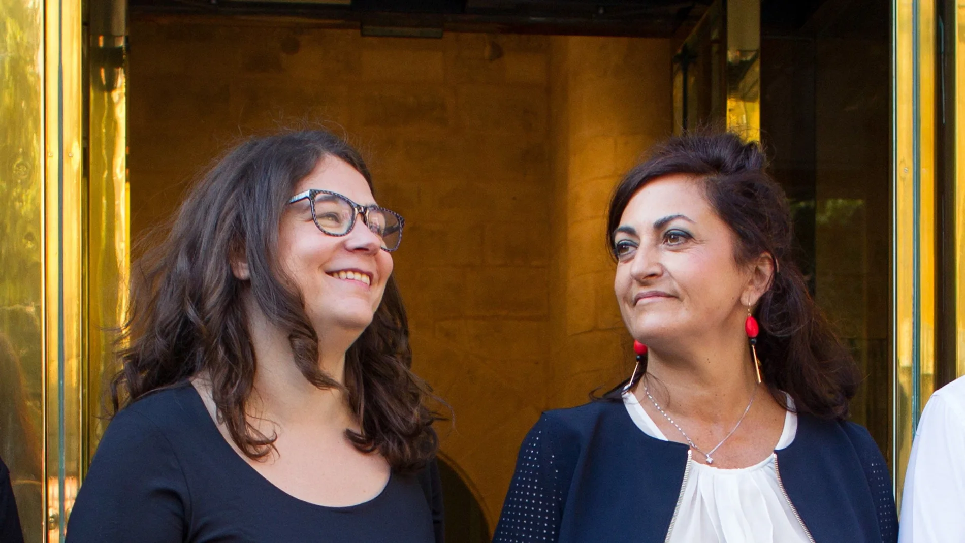 La candidata al gobierno riojano del PSOE Concha Andreu y la diputada de Podemos, Raquel Romero 