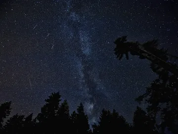 Llega la lluvia de Perseidas acompanada de luna casi llena Llega la lluvia de Perseidas acompanada de luna casi llena