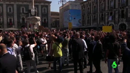 Protestas al grito de "bufón" contra Matteo Salvini y su política migratoria en Italia Protestas al grito de "bufón" contra Matteo Salvini y su política migratoria en Italia