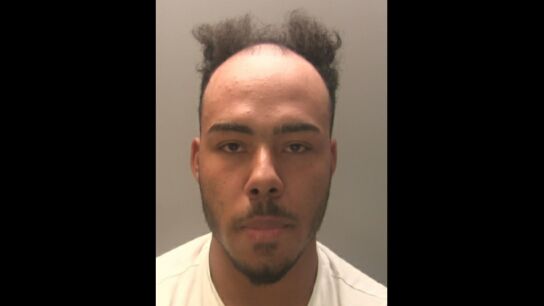 La imagen del hombre fugado publicada por la Polic&iacute;a de Gwent