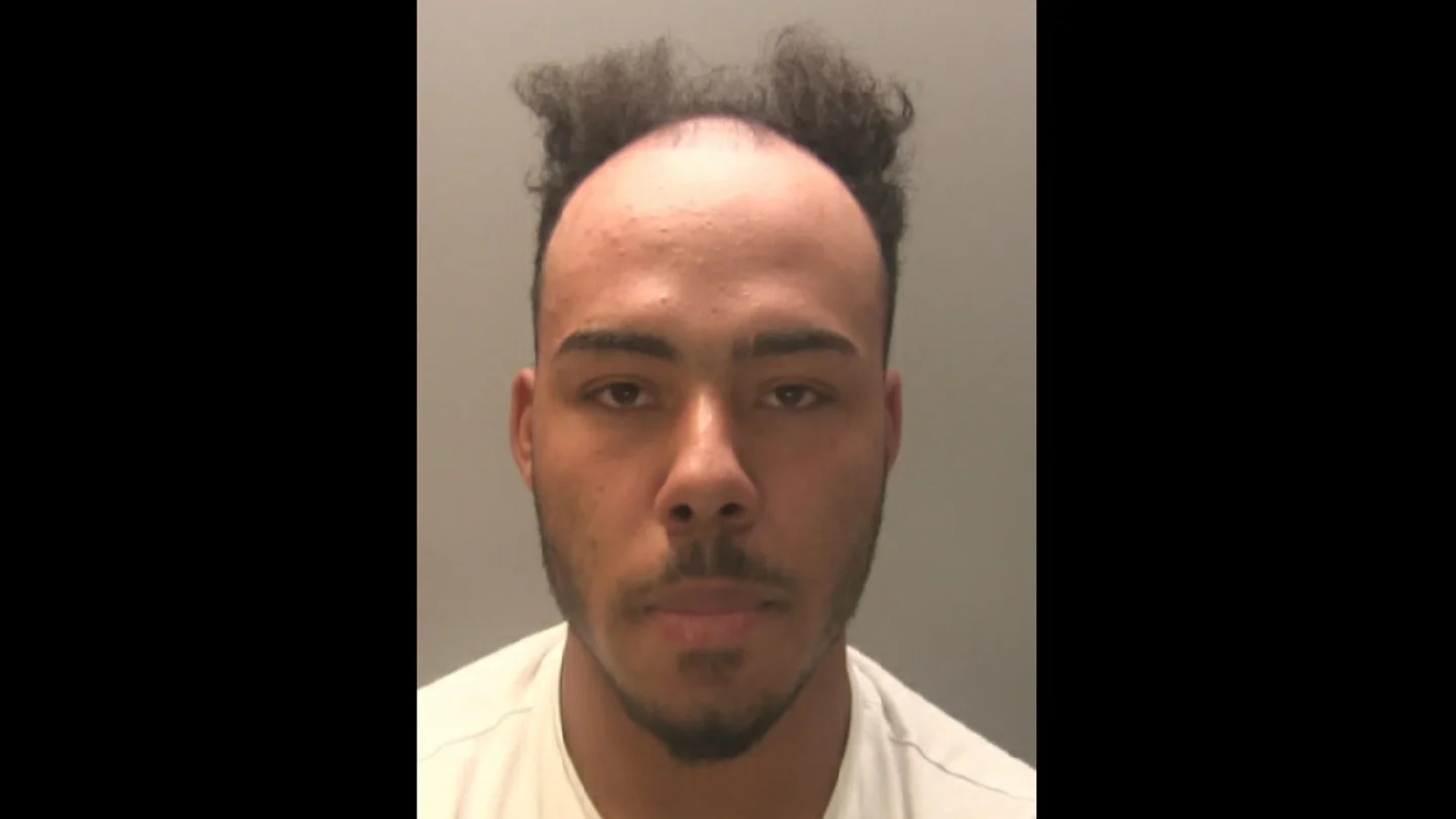La imagen del hombre fugado publicada por la Policía de Gwent La imagen del hombre fugado publicada por la Policía de Gwent