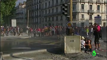 Altercados entre la Policía francesa y los chalecos amarillos durante las protestas contra la cumbre del G7