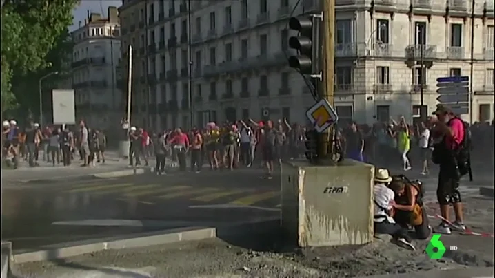 Altercados entre la Policía francesa y los chalecos amarillos durante las protestas contra la cumbre del G7