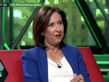 Margarita Robles descarta un Gobierno de coalición con Podemos: "Esa posibilidad ya murió, sus planteamientos responden a tener un sillón determinado" Margarita Robles descarta un Gobierno de coalición con Podemos: "Esa posibilidad ya murió, sus planteamientos responden a tener un sillón determinado"
