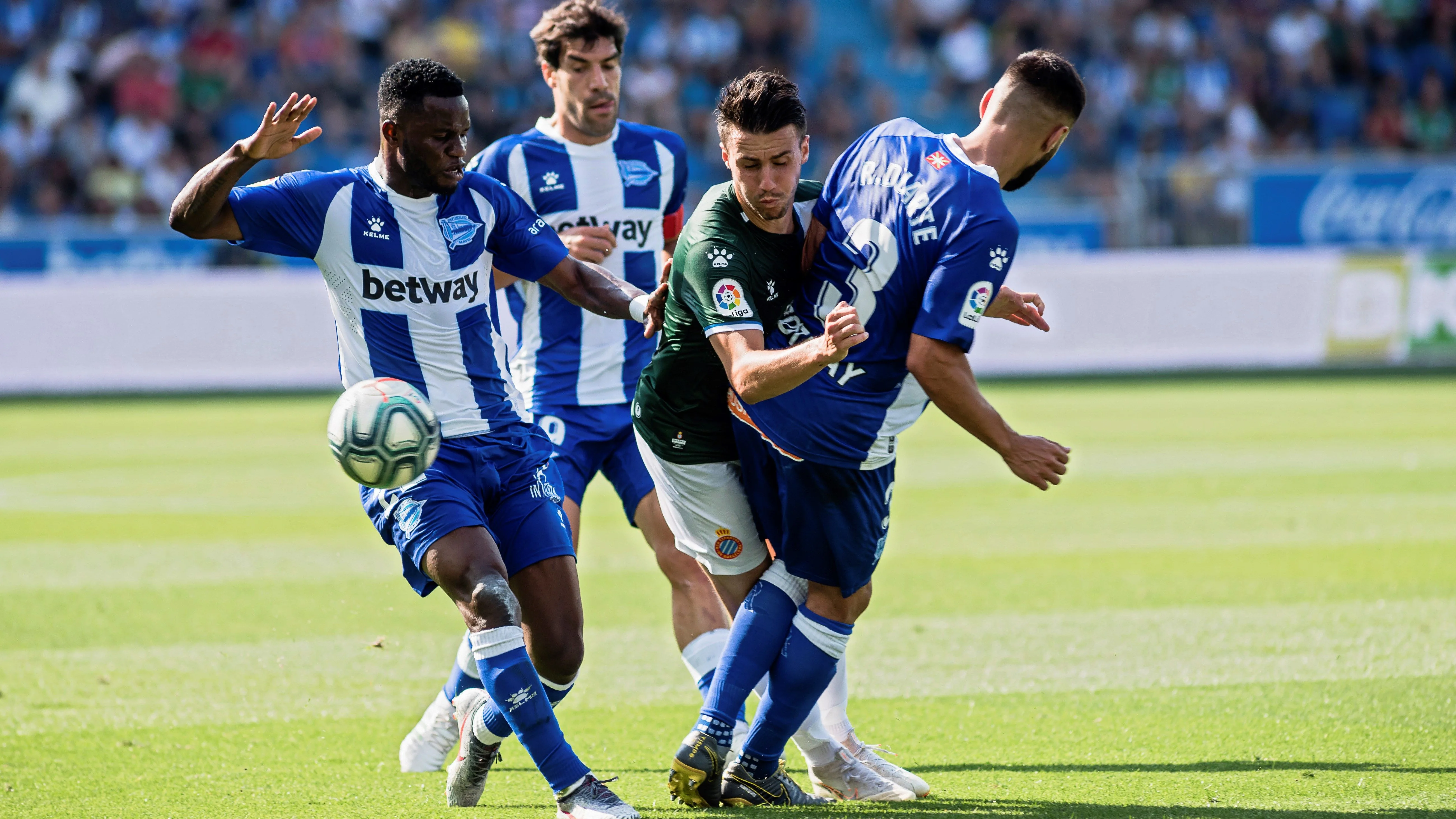 Momento del partido entre Alavés y Espanyol