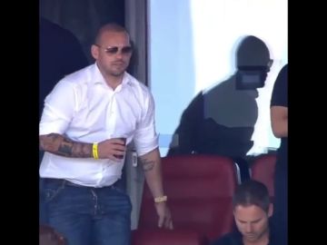Sorprendente cambio físico de Wesley Sneijder dos semanas después de su retirada Sorprendente cambio físico de Wesley Sneijder dos semanas después de su retirada