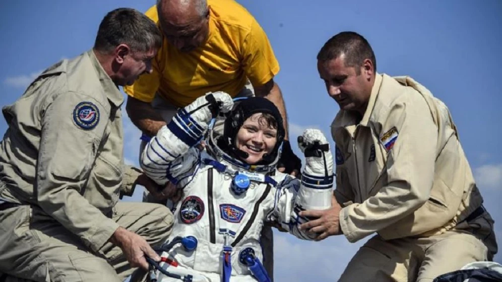 Anne McClain, la astronauta que podría haber cometido el primer delito desde el espacio.