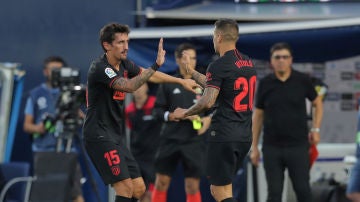 Savic felicita a Vitolo por su gol contra el Leganés
