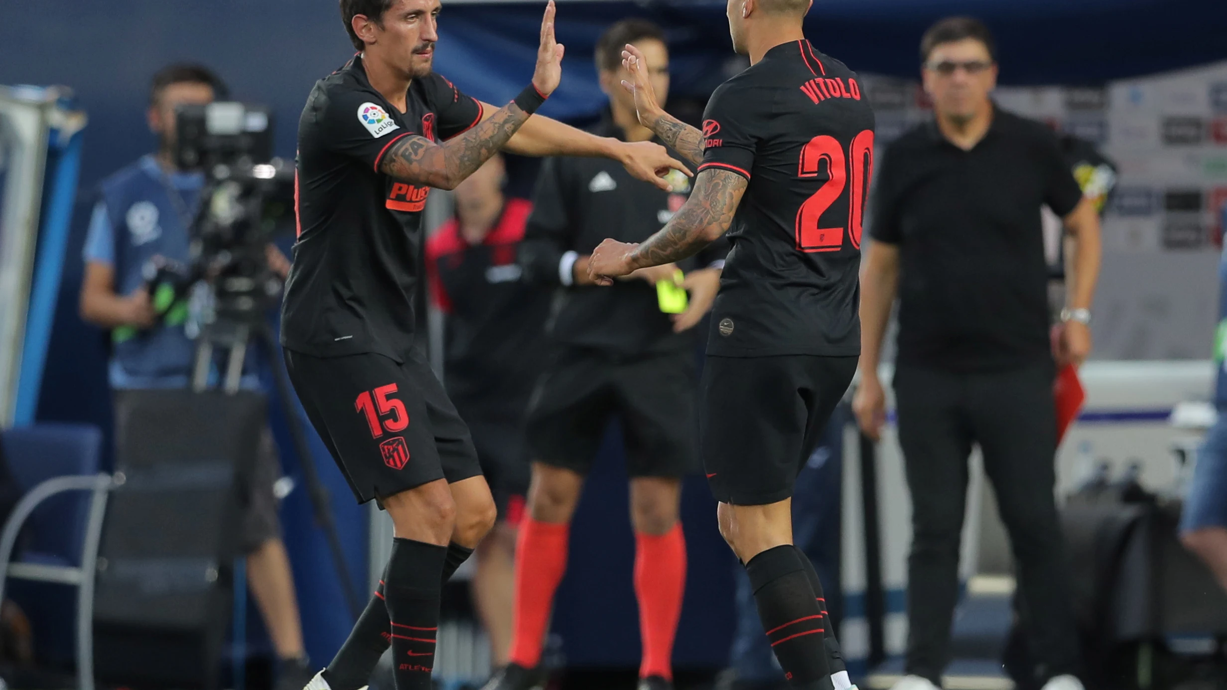 Savic felicita a Vitolo por su gol contra el Leganés