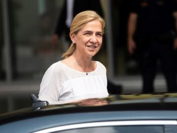 La infanta Cristina a su salida de la clínica Quiron en Pozuelo La infanta Cristina a su salida de la clínica Quiron en Pozuelo