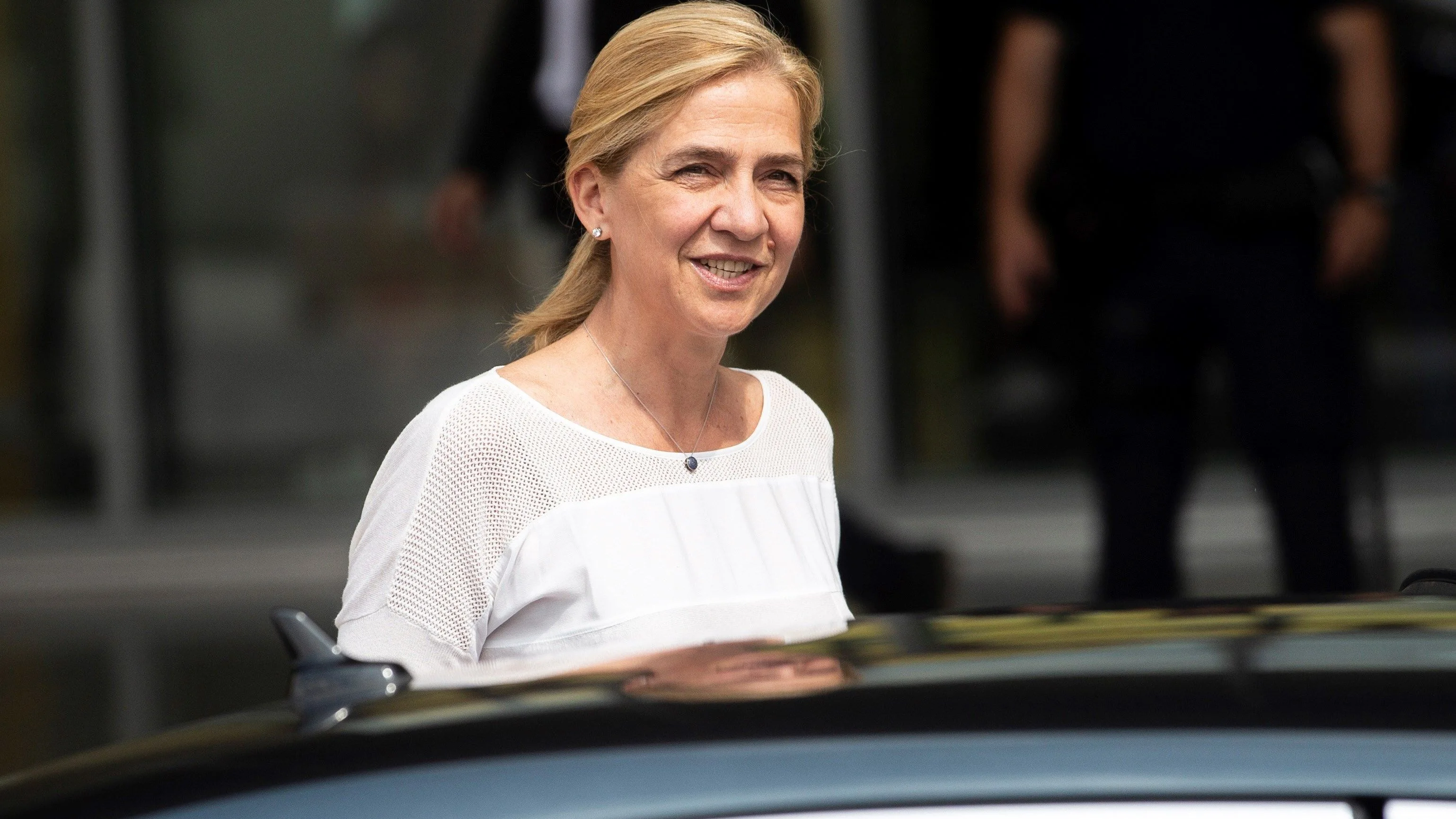 La infanta Cristina a su salida de la clínica Quiron en Pozuelo