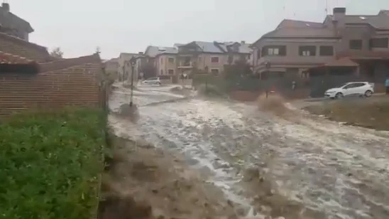 Una tromba de agua ha colapsado la localidad abulense