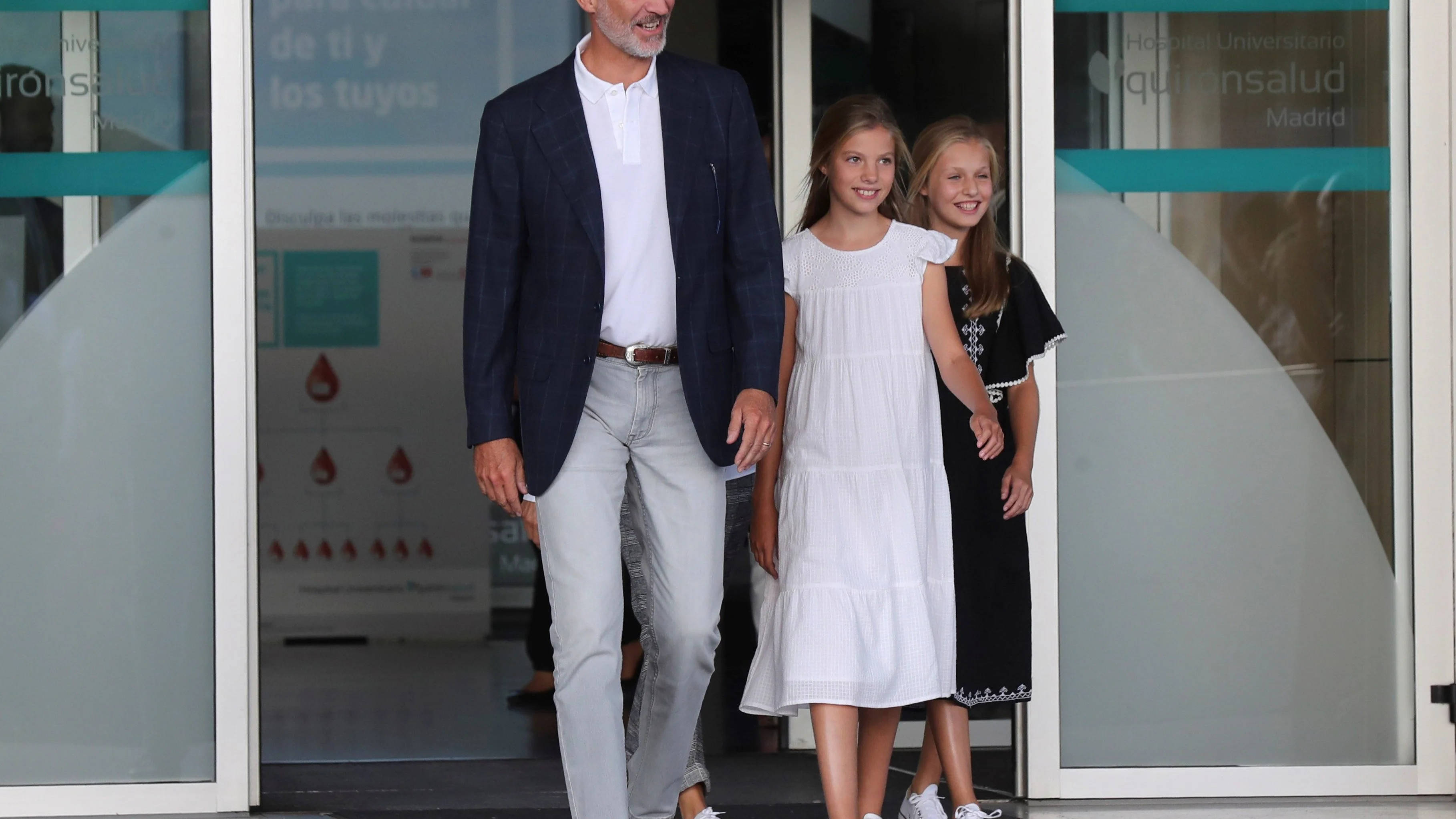 El rey Felipe, junto a sus hijas, la princesa Leonor y la infanta Sofía