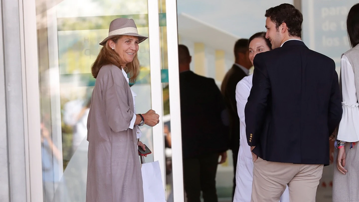 La Infanta Elena visita a su padre junto a sus dos hijos La Infanta Elena visita a su padre junto a sus dos hijos