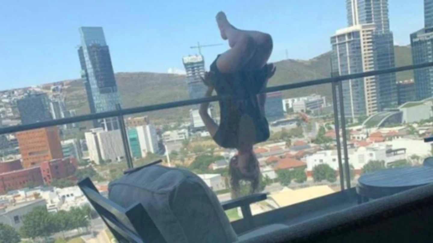 Alexa Terrazas haciendo yoga Alexa Terrazas haciendo yoga