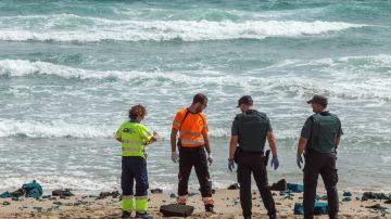Efectivos del 112 de la Región de Murcia y agentes de la Guardia Civil buscan restos del C-101