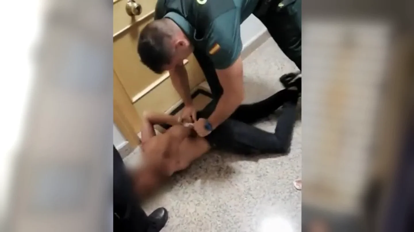 Detienen a un hombre por tocamientos a una mujer y agredir a otra al intentar huir Detienen a un hombre por tocamientos a una mujer y agredir a otra al intentar huir