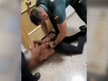 Detienen a un hombre por tocamientos a una mujer y agredir a otra al intentar huir Detienen a un hombre por tocamientos a una mujer y agredir a otra al intentar huir