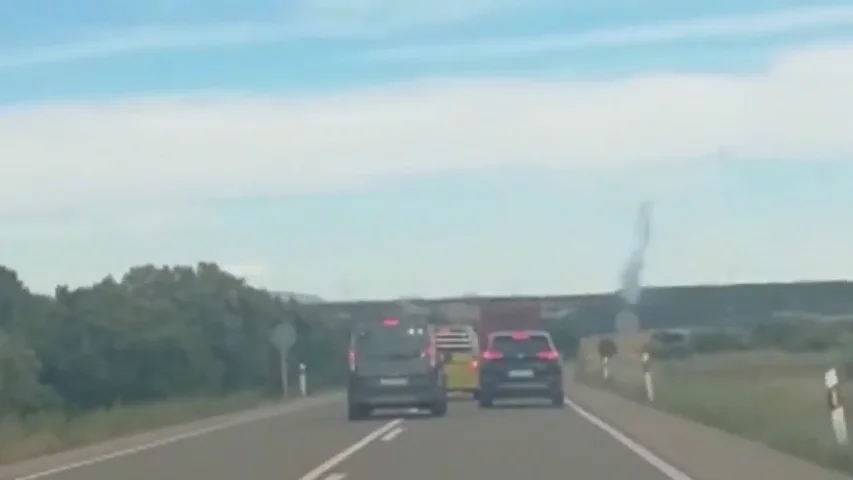 Los dos coches persiguiendo al otro en Angüés, Huesca.