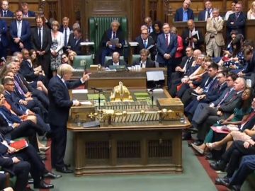 Isabel II aprueba la suspensión del Parlamento inglés Isabel II aprueba la suspensión del Parlamento inglés