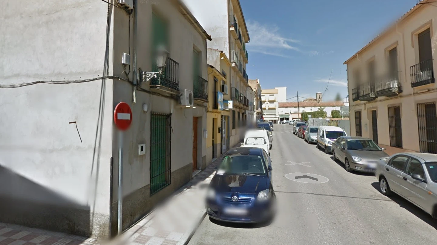 Calle donde está la casa en la que han encontrado dos cadáveres en La Carolina Calle donde está la casa en la que han encontrado dos cadáveres en La Carolina