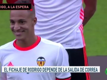 Rodrigo, bloqueado por Correa Rodrigo, bloqueado por Correa