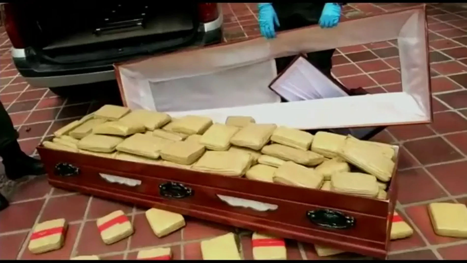 La Policía encuentra 300 kilos de cannabis ocultos dentro de un ataúd 
