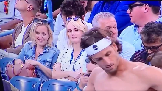 Feliciano López, ante la atenta mirada de unas aficionadas