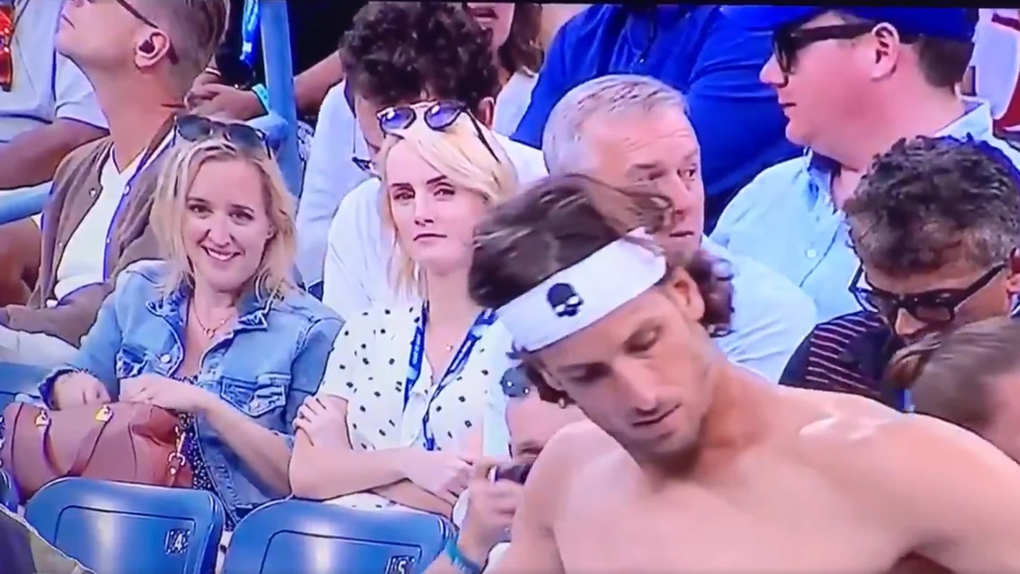 Feliciano López, ante la atenta mirada de unas aficionadas