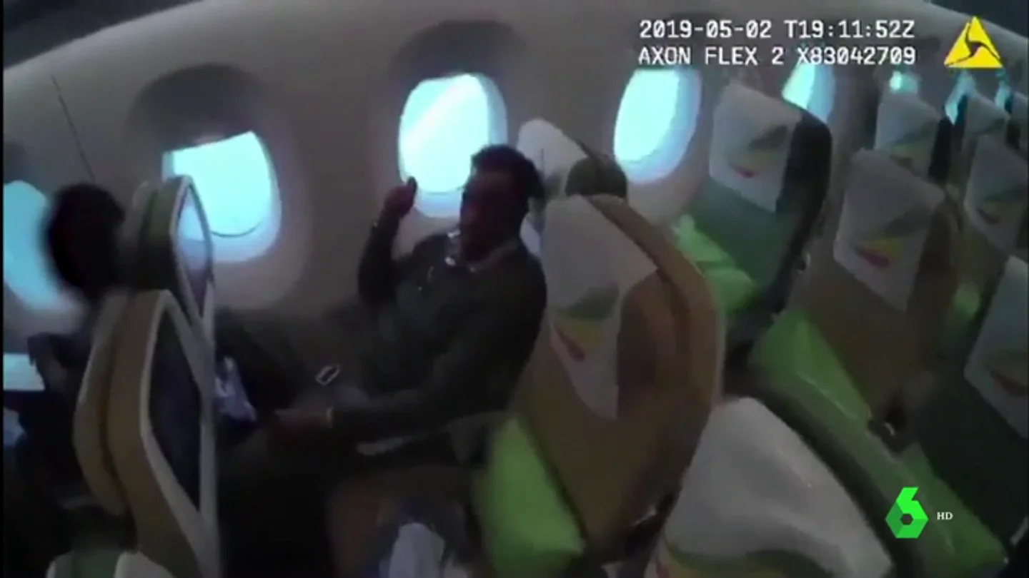 La Policía detiene a un pederasta en un avión a punto de fugarse a Etiopía La Policía detiene a un pederasta en un avión a punto de fugarse a Etiopía