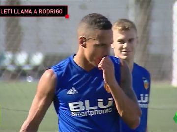 El Atlético le comunica a Rodrigo que "no pueden" ficharle hasta que vendan a Correa El Atlético le comunica a Rodrigo que "no pueden" ficharle hasta que vendan a Correa