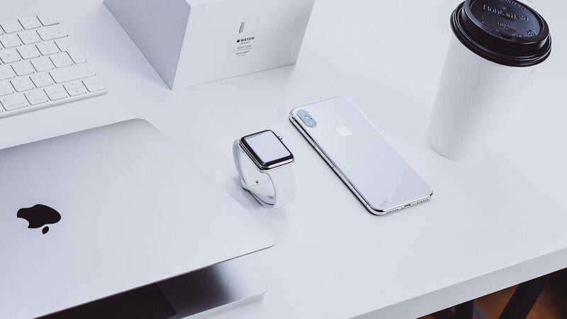 Apple podría desplazar el logo de la manzana en sus nuevos iPhone, ¿sabes por qué?