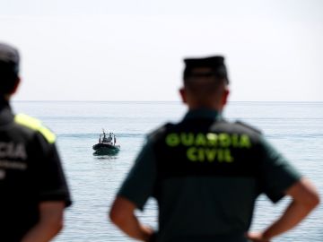 Policía y Guardia Civil en la Barceloneta Policía y Guardia Civil en la Barceloneta