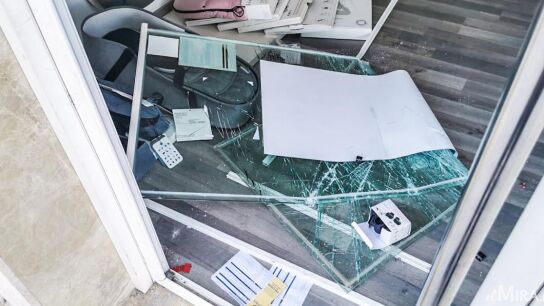 Escaparate de la tienda totalmente destruido
