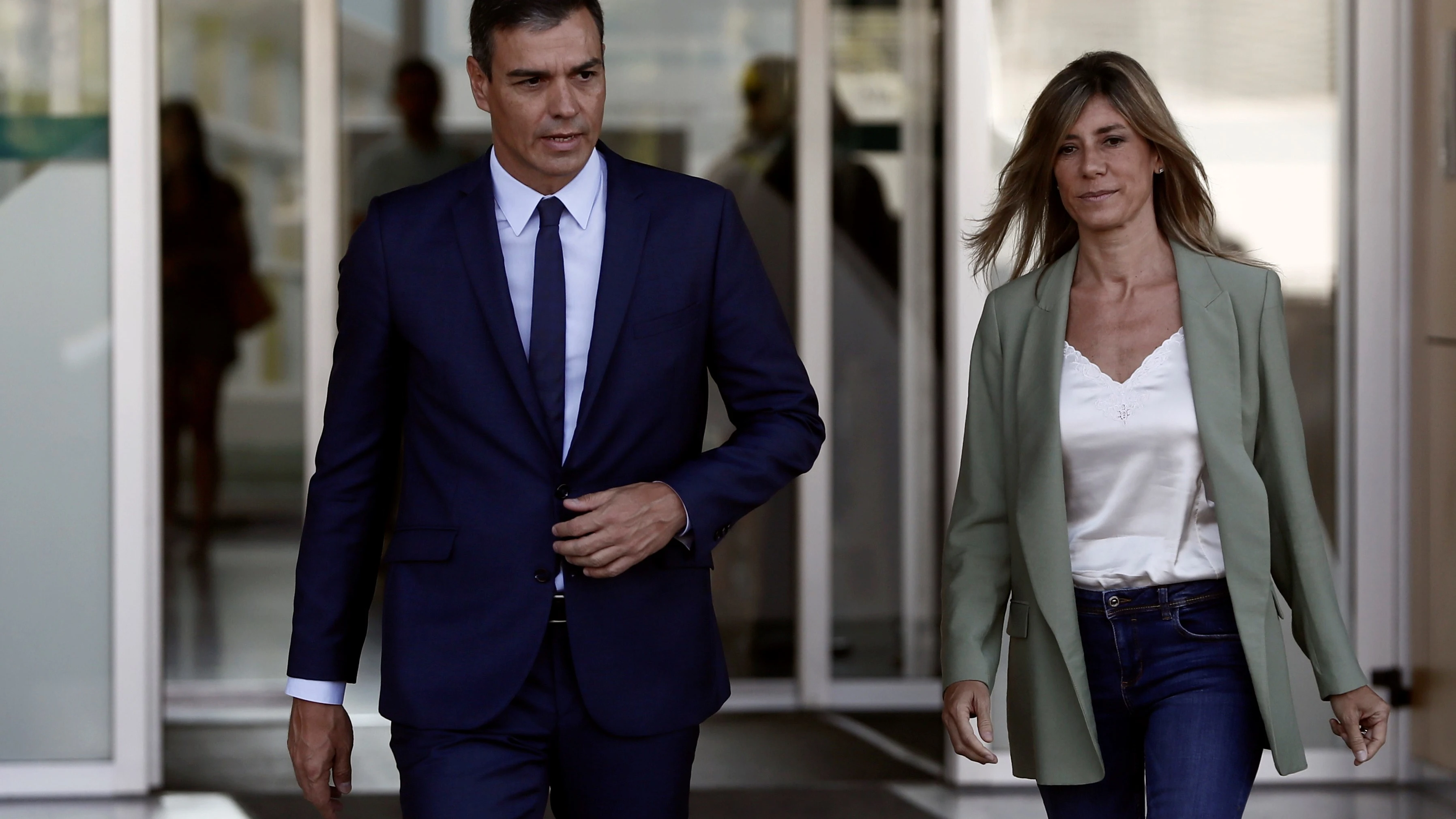 Pedro Sánchez y su mujer Begoña Gómez visitan al rey