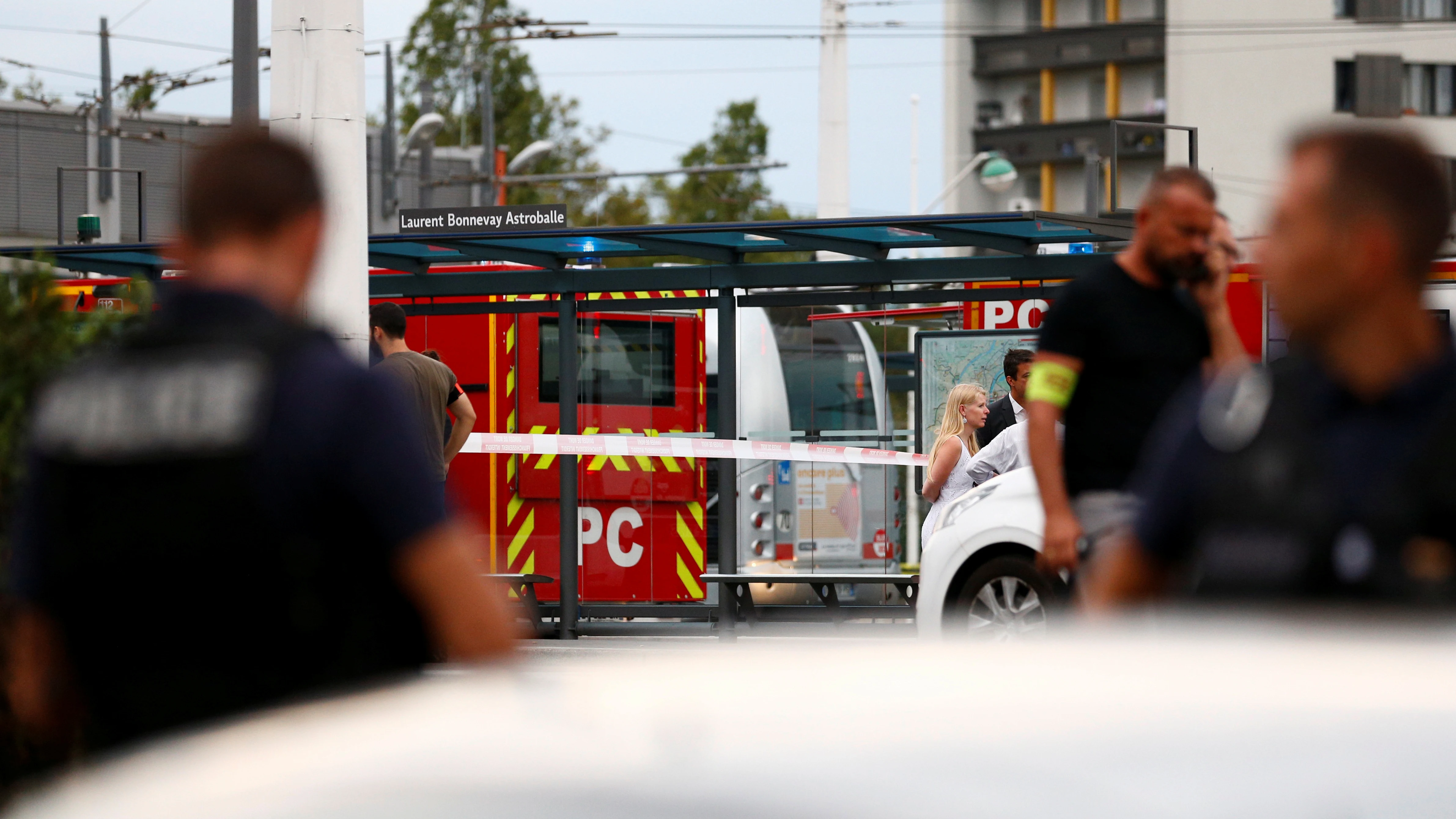 Efectivos de Bomberos y Policía