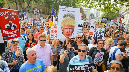 Miles de británicos claman en las calles contra la clausura del Parlamento Miles de británicos claman en las calles contra la clausura del Parlamento