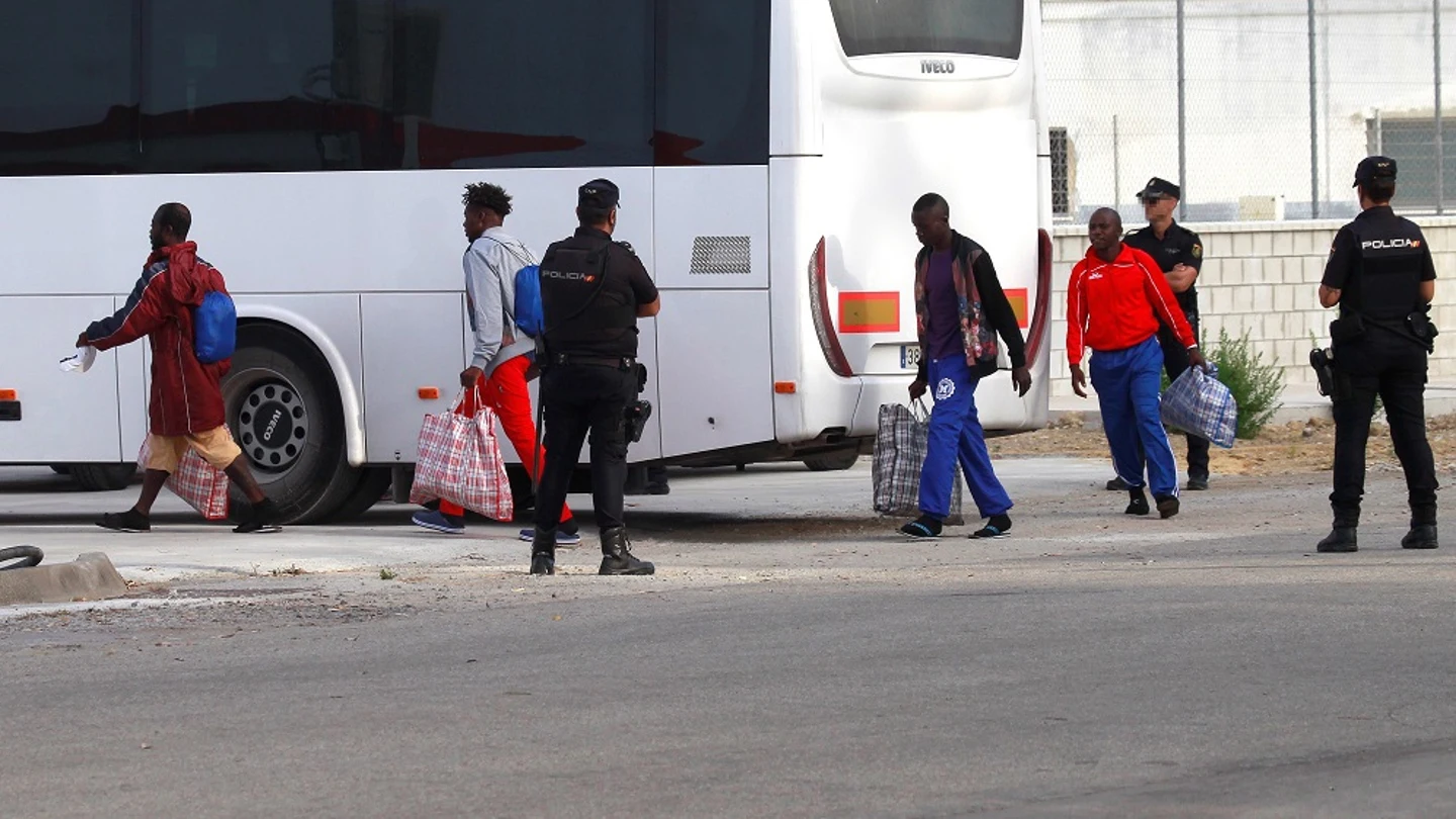 Migrantes a su llegada al muelle de Crinavis, en San Roque Migrantes a su llegada al muelle de Crinavis, en San Roque