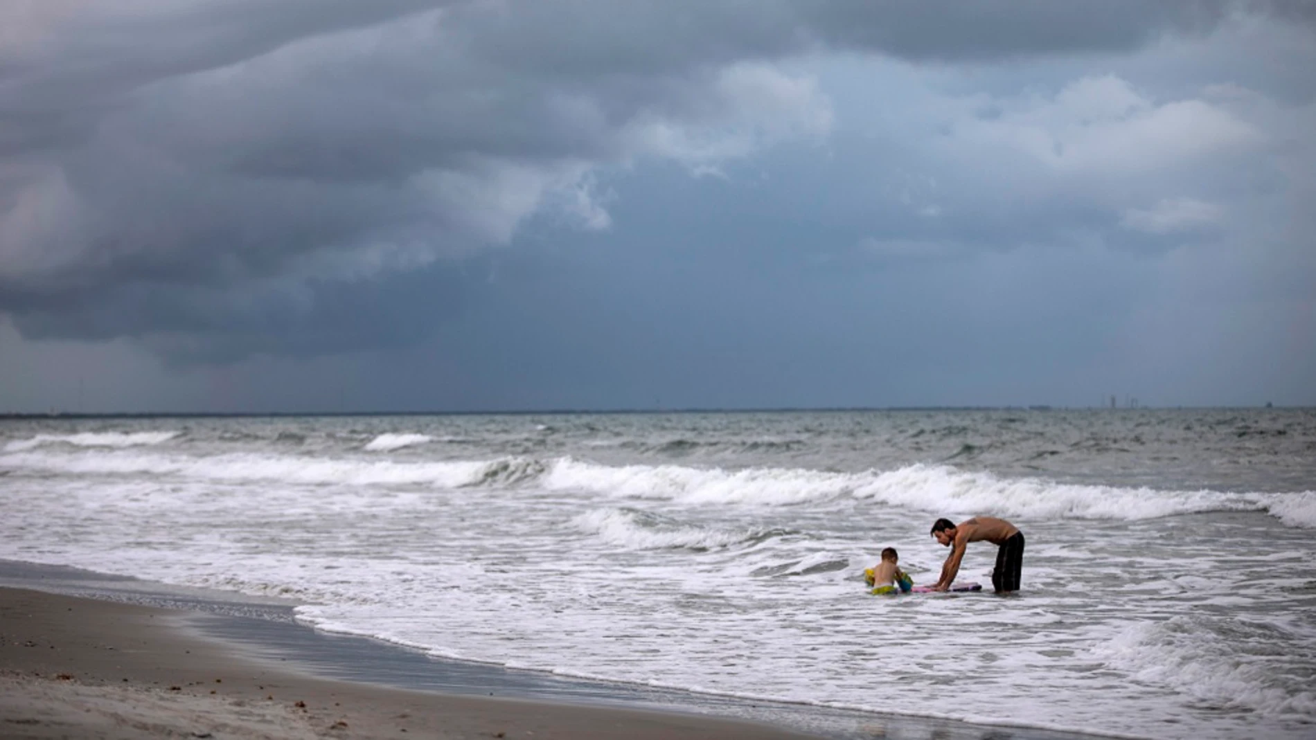 Tormentas en las playas por la llegada del huracán Dorian