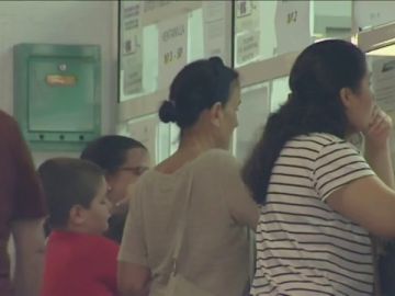 Largas listas de espera para acudir al médico de cabecera en la Comunitat Valenciana Largas listas de espera para acudir al médico de cabecera en la Comunitat Valenciana