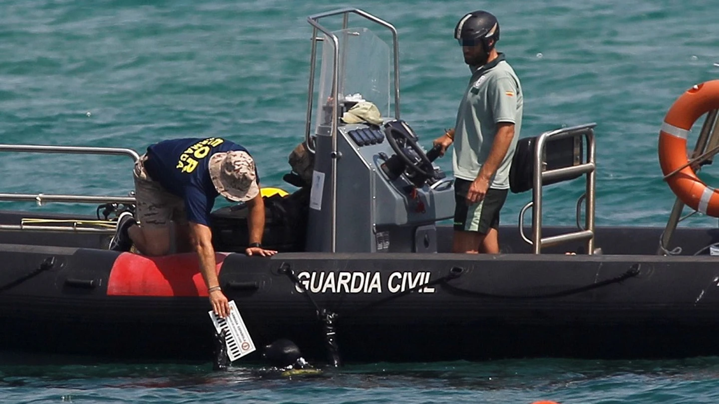 Imagen de una lancha de la Guardia Civil Imagen de una lancha de la Guardia Civil