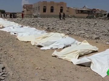 Más de 100 prisioneros hutíes mueren en un ataque aéreo de Arabia Saudí a una cárcel de Yemen Más de 100 prisioneros hutíes mueren en un ataque aéreo de Arabia Saudí a una cárcel de Yemen