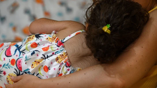 Una de las menores afectadas por el crecepelo Una de las menores afectadas por el crecepelo