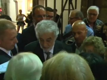 Plácido Domingo recibe el apoyo de sus seguidores