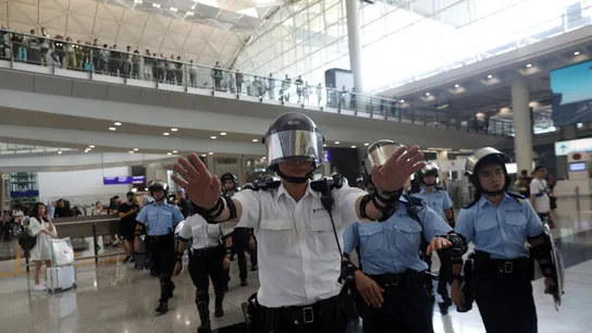 Suspendida la línea de metro del aeropuerto de Hong Kong por las protestas Suspendida la línea de metro del aeropuerto de Hong Kong por las protestas