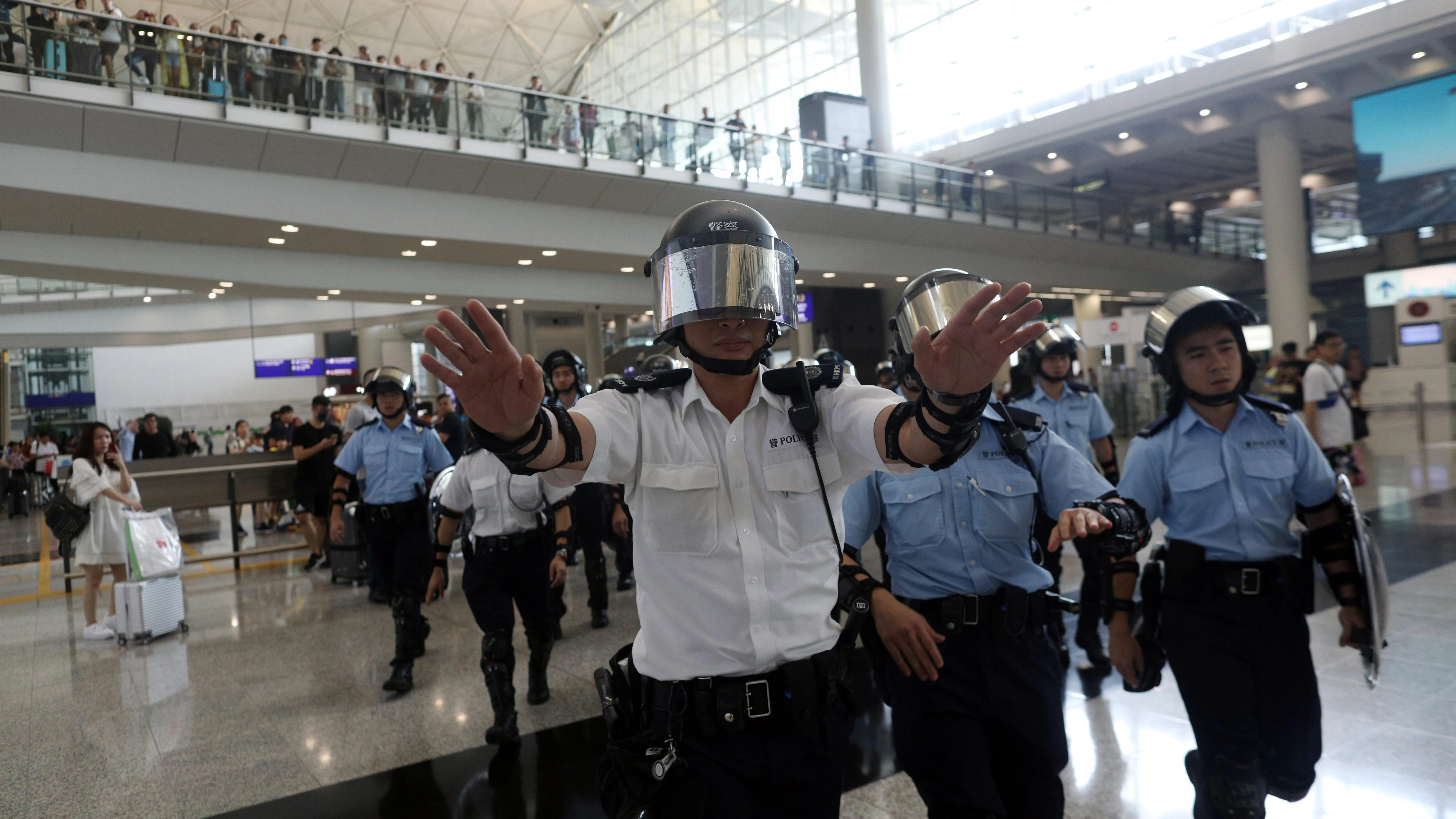 Suspendida la línea de metro del aeropuerto de Hong Kong por las protestas