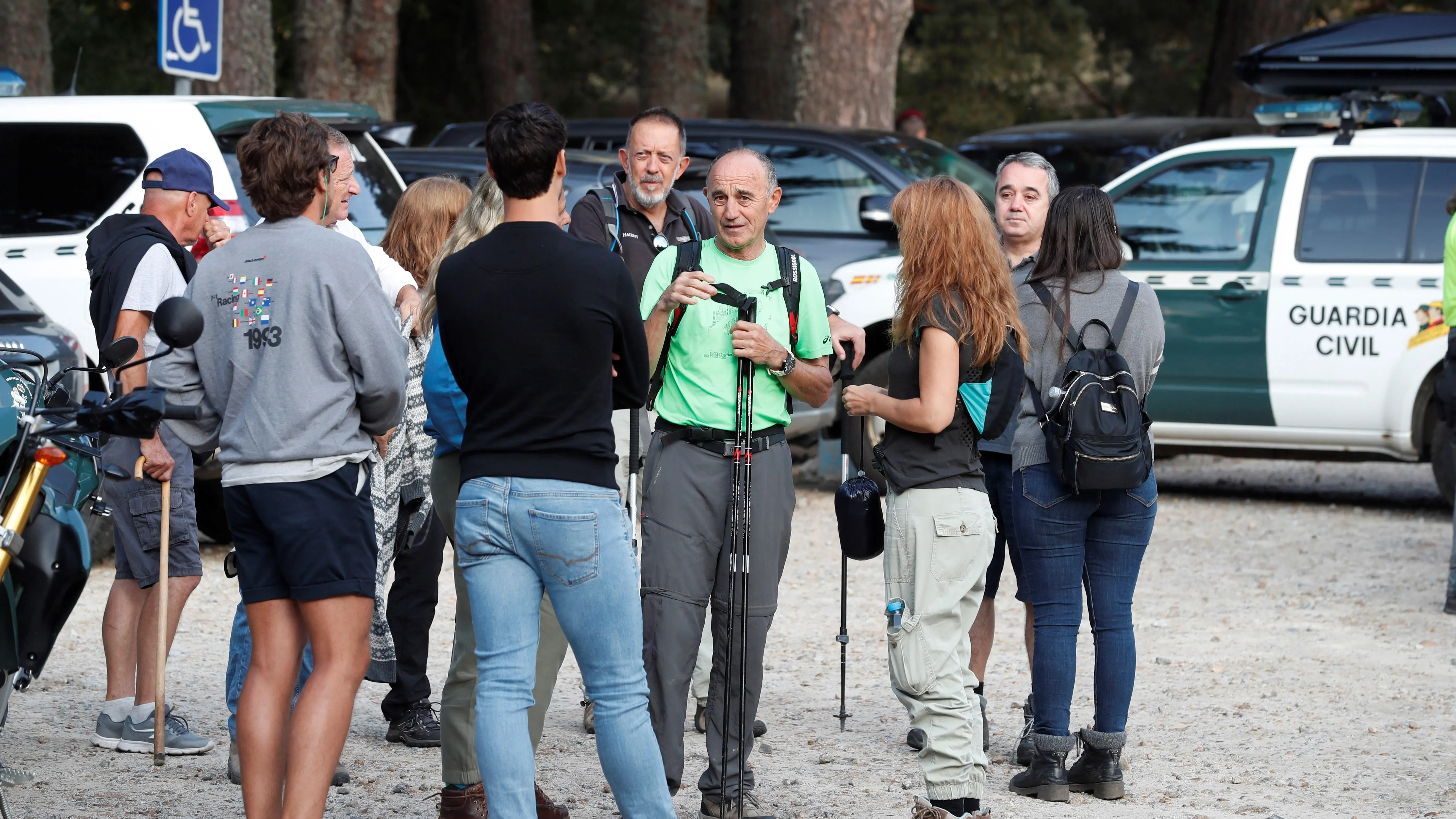 Algunos de los voluntarios que participan en el dispositivo de búsqueda de Blanca Fernández Ochoa