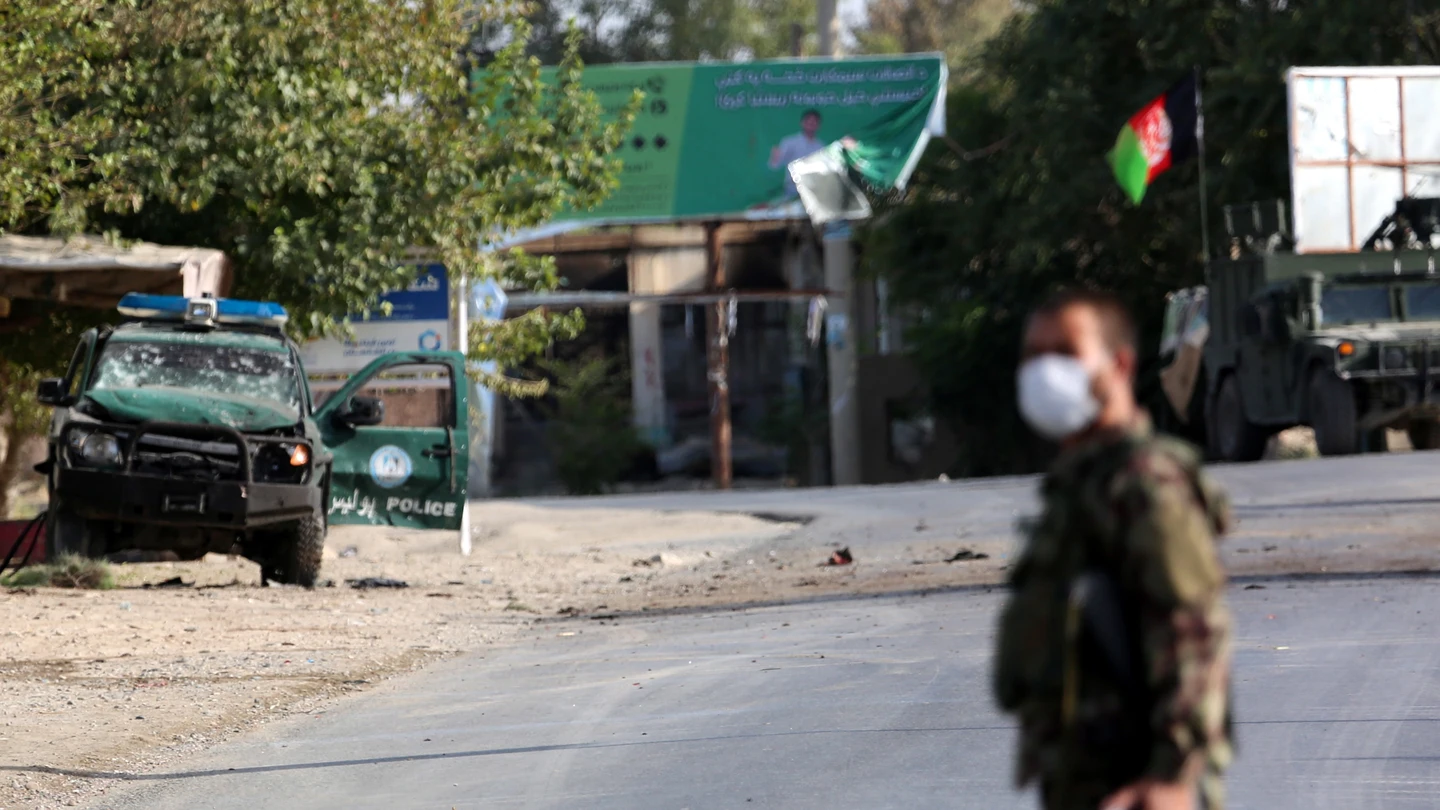 Imagen de un militar en las calles de Kabul Imagen de un militar en las calles de Kabul