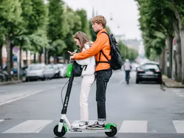 Diseñan asfaltos inteligentes para aumentar la seguridad de los patinetes eléctricos Diseñan asfaltos inteligentes para aumentar la seguridad de los patinetes eléctricos
